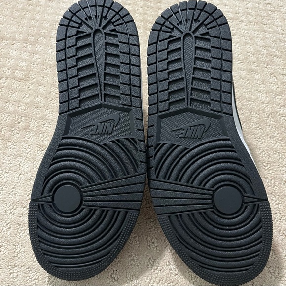 Jordan | Air Jordan 1 Women’s ‘Grey Fog’ Mid - Picture 10 of 11